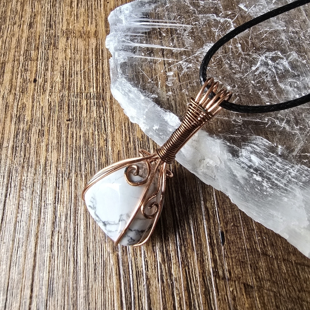 Howlite Crystal Necklace Handmade - Picture 5 of 5